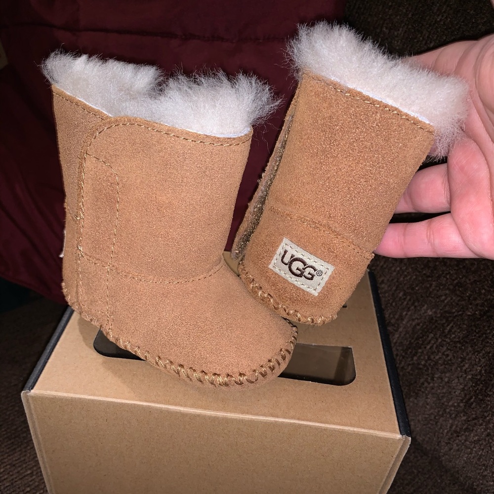 Baby girl Ugg boots 💕